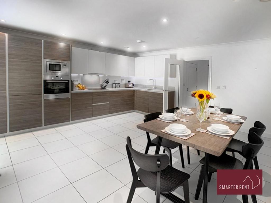 Maidenhead, Leander - 3 Bedroom - Parking & Garden Exteriör bild